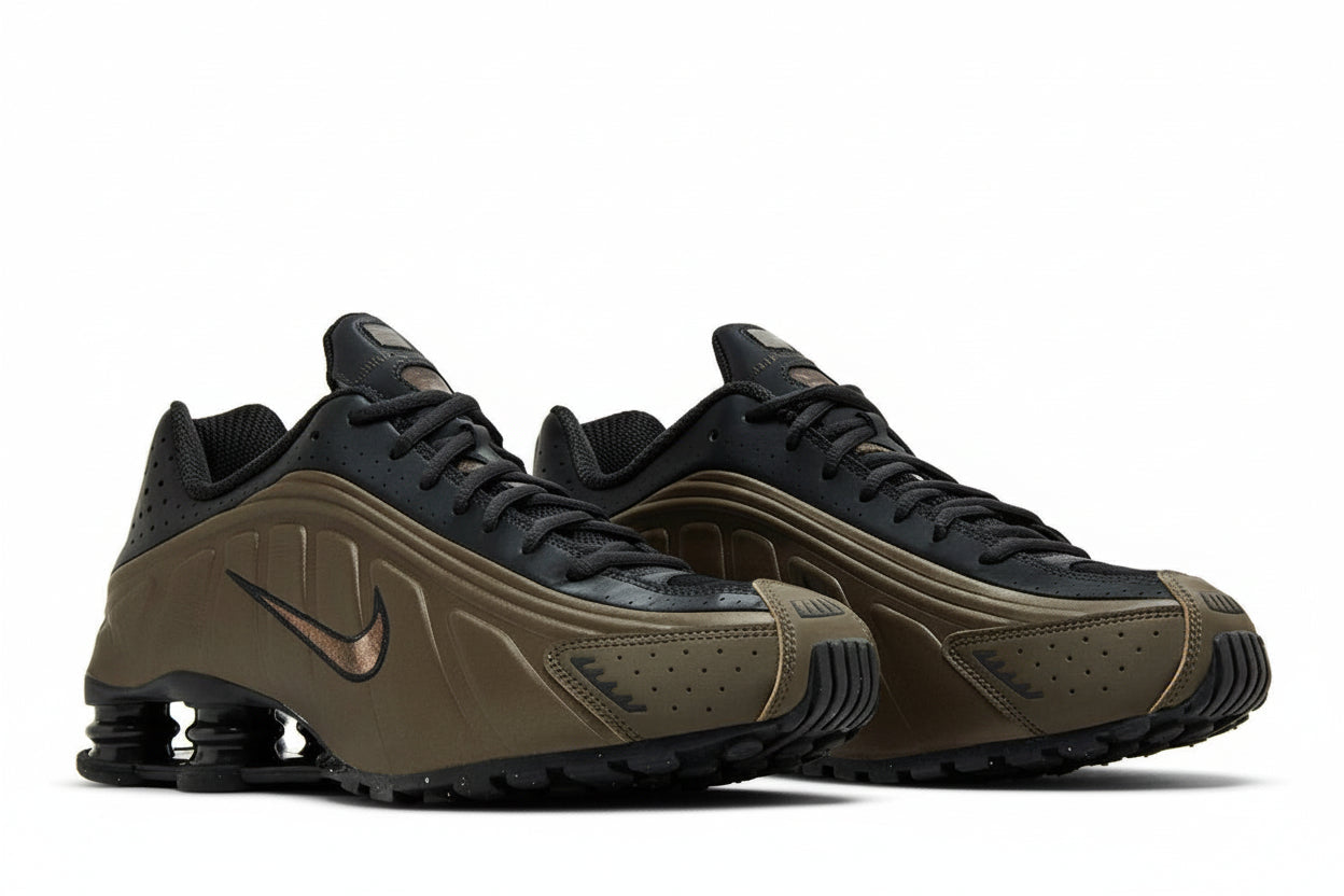 NIKE SHOX R4 dark